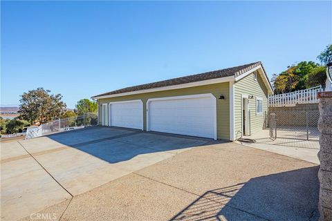 A home in Lake Elsinore