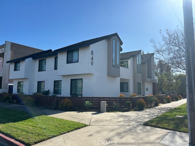 849 N Van Ness Avenue