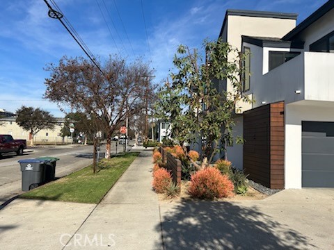849 N Van Ness Avenue
