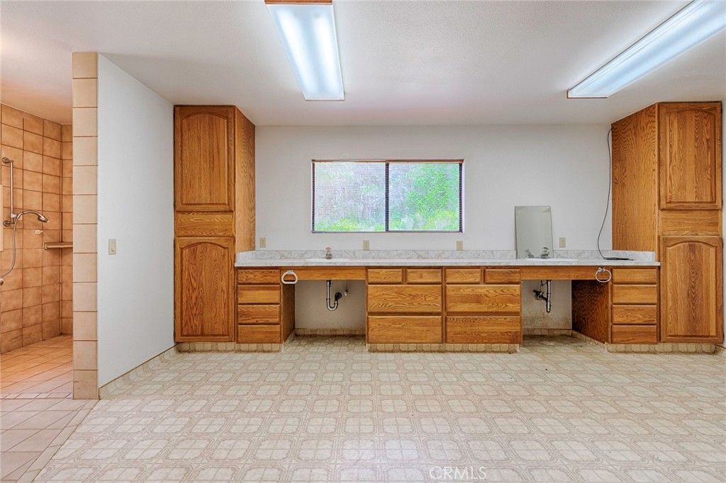 listing image 130724973808330129296
