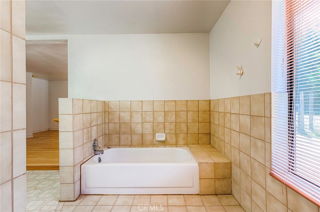 listing image 130729002836196010783