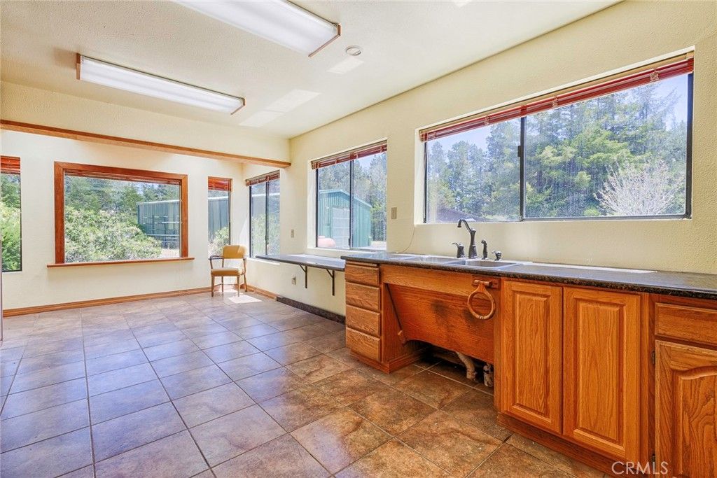 listing image 130729416155293901264