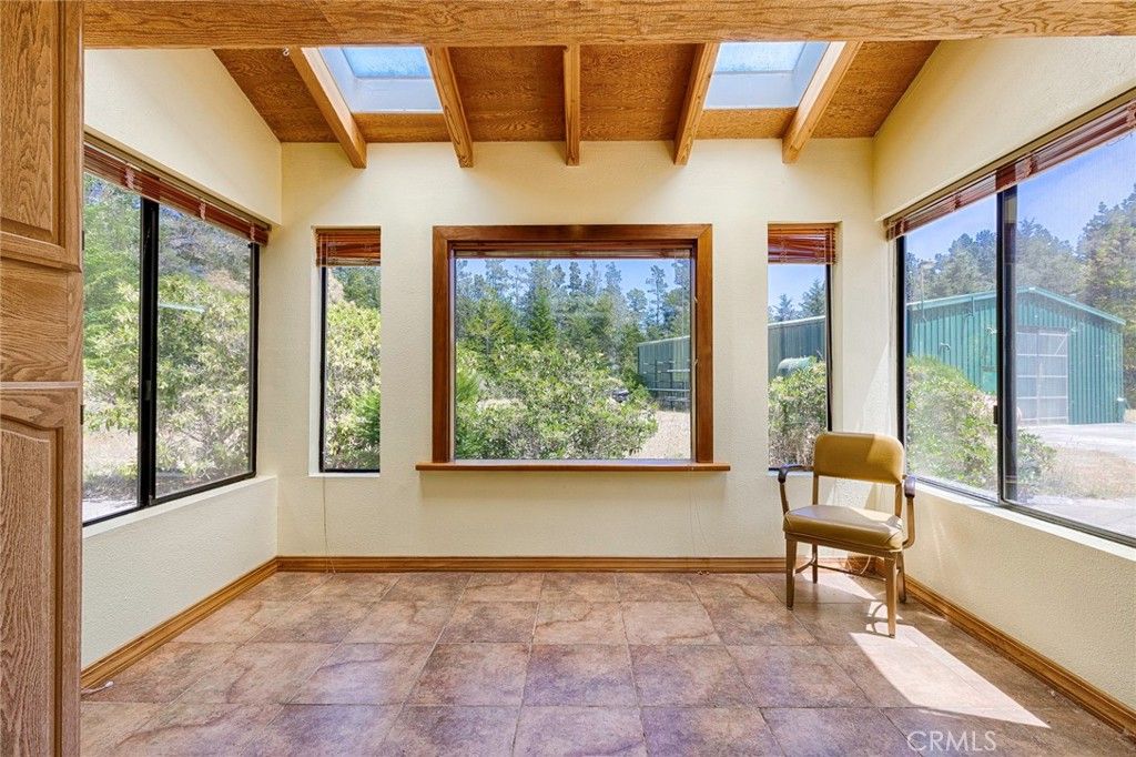 listing image 130729391400452968343