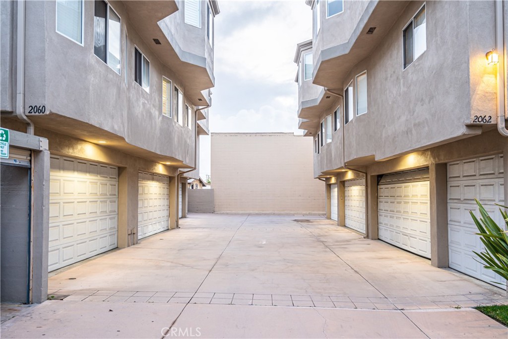 Photo 3 of 44 of 2064 Artesia Boulevard A townhome