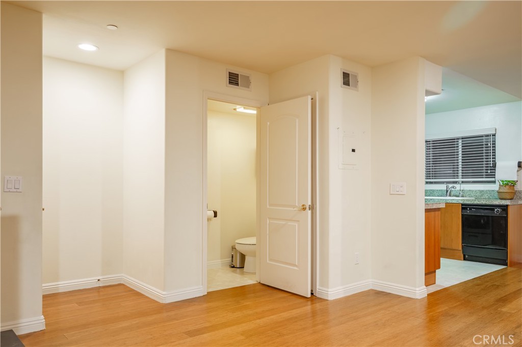 Photo 23 of 44 of 2064 Artesia Boulevard A townhome