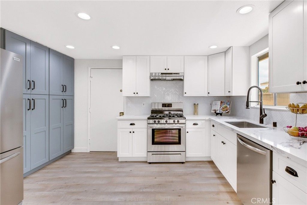 listing image 130725040776975331576