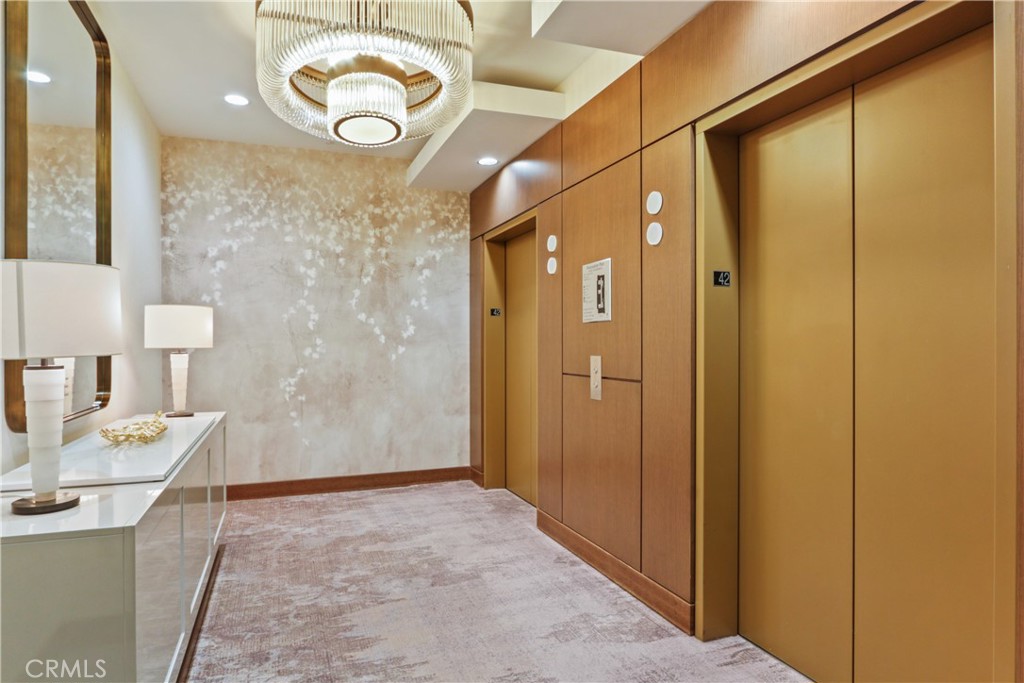 Properties 1 900 W Olympic Boulevard 42A