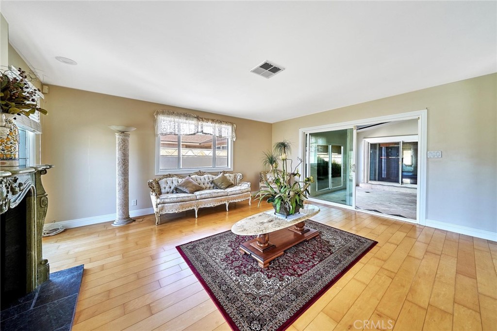 Photo 4 of 20 of 27636 Tarrasa Drive house