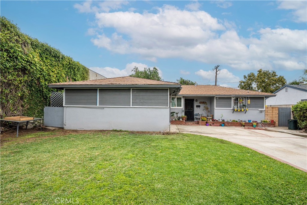 915 E Hollyvale Street