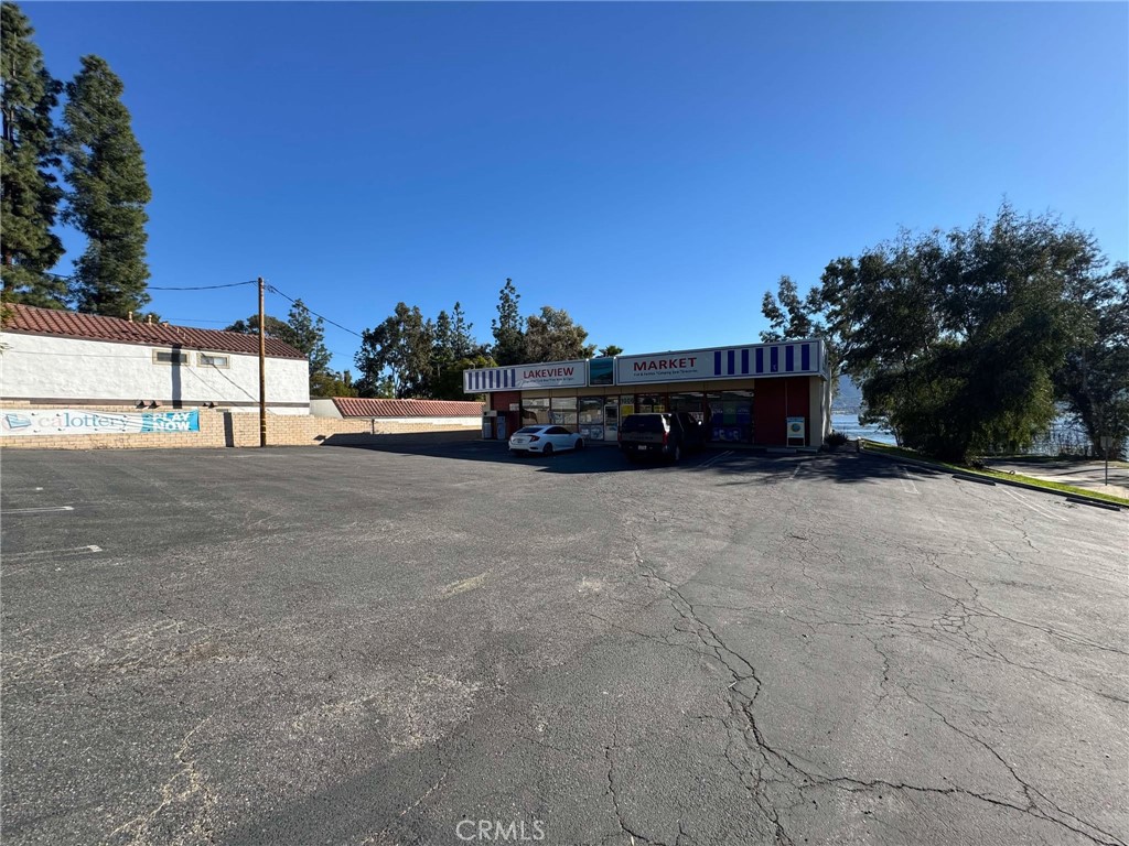 1006 W Graham Avenue