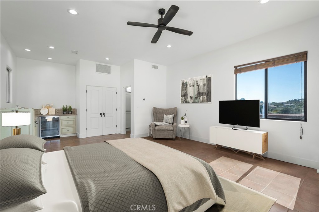 Charming Casita with Stunning Views and Privacy
Experience the perfect blend of tranquility and convenience in this delightful 500 sq. ft. casita, set amidst picturesque surroundings in Murrieta. Designed for comfort and privacy, this cozy retreat offers breathtaking views of the rolling hills and countryside.
Features:
- 1 Bedroom, 1 Bathroom: Thoughtfully designed with a bright and welcoming layout.
- Kitchenette: Equipped for easy meal preparation and everyday needs. (no stove)
- Private Entry: Enjoy exclusive access to your own serene space.
- Outdoor Patio: A peaceful spot to unwind and take in the panoramic vistas.
- Parking available
Highlights:
Nestled in a scenic, rural area, this casita provides a quiet escape while still being just a short drive to the amenities of Murrieta. Whether you're seeking a tranquil retreat or a home base to enjoy the surrounding beauty, this property offers the ideal balance of nature and accessibility.
Discover a private haven with all the essentials for a comfortable lifestyle.
