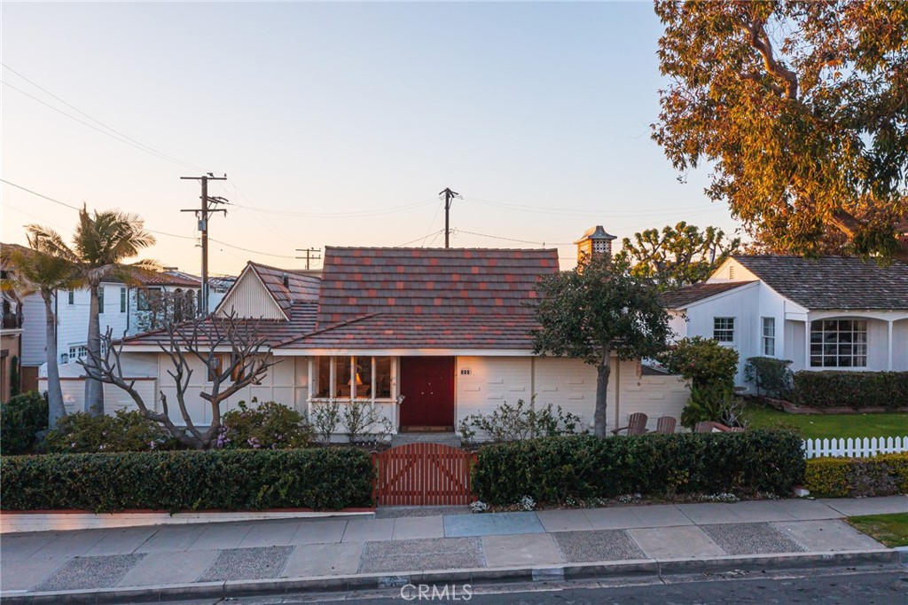 Corona del Mar South of PCH (CDMS) - Residential