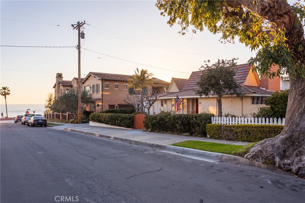 Corona del Mar South of PCH (CDMS) - Residential