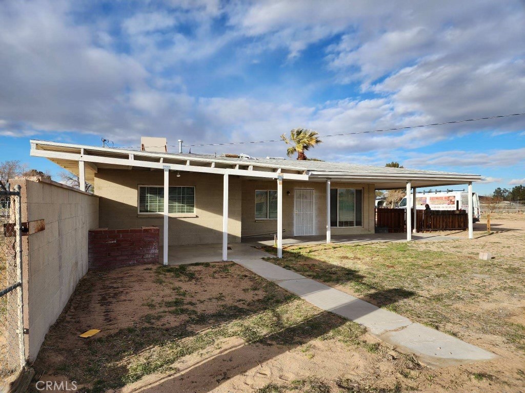 Photo 2 of 10 of 16752 Glendower Avenue house