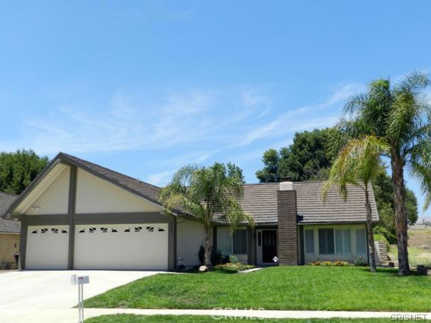 Located in a great West Hills Neighborhood. Property features, newer kitchen, granite counter tops, new flooring, attached garage and private pool!