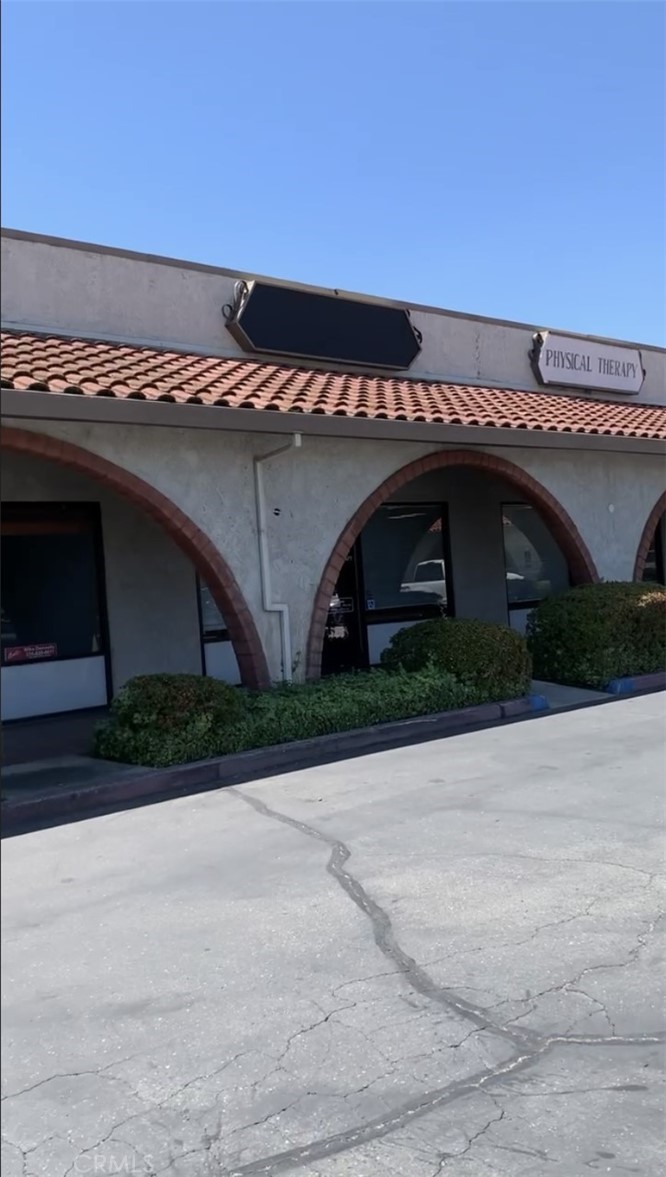 Desirable office/retail space in Mission Square. Office or retail use. Central Heating and Air Conditioning, in suite bathroom and ample parking.