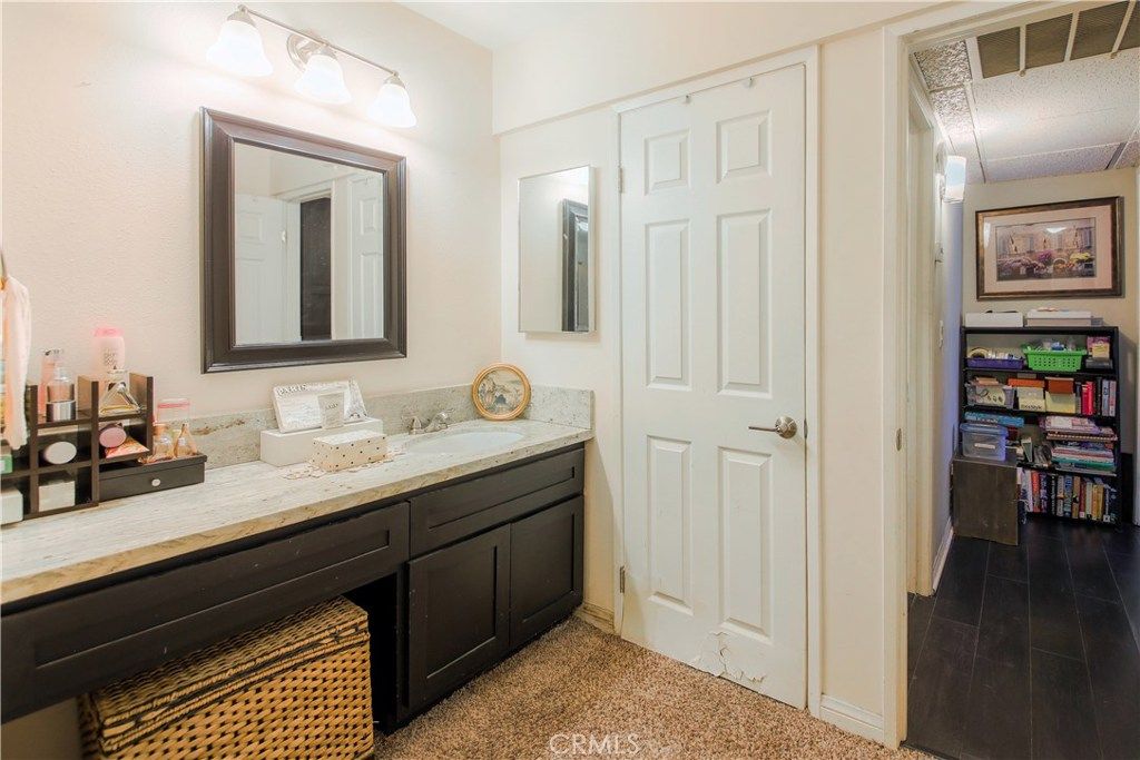 listing image 130720432037406171936