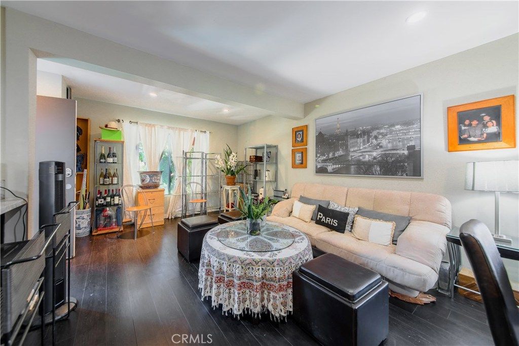 listing image 130722418930200866437