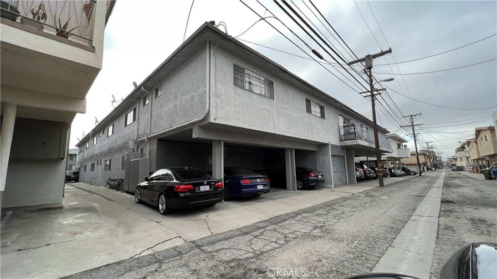 3525 Jasmine Avenue