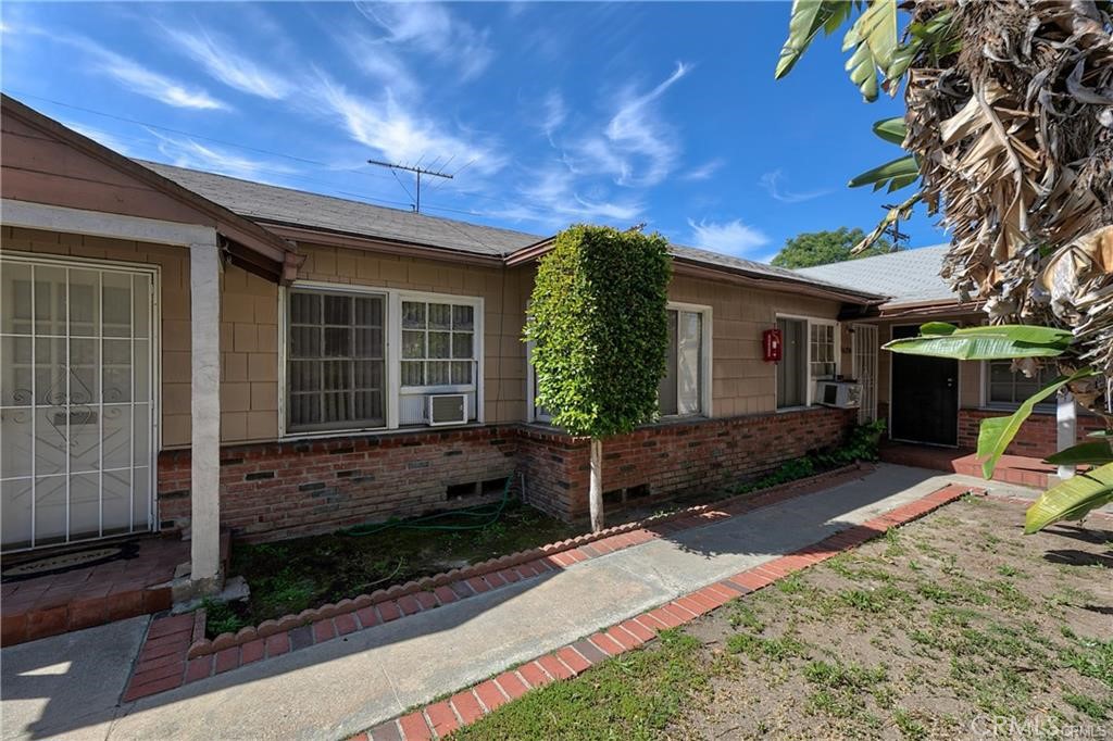 This stunning 4-plex is situated in a prime location where neighboring properties have been beautifully renovated to add second stories, significantly boosting their value. With the area undergoing exciting development projects, this property presents a unique chance to capitalize on the upward trend of the neighborhood. Each unit offers comfortable living spaces and ample natural light, making it ideal for attracting tenants.
Enjoy the convenience of being close to vibrant shopping and dining options, all while benefiting from the ongoing revitalization in the community. Don’t miss out on this exceptional opportunity to invest in a property with incredible potential for appreciation. Act fast—this gem won't last long!