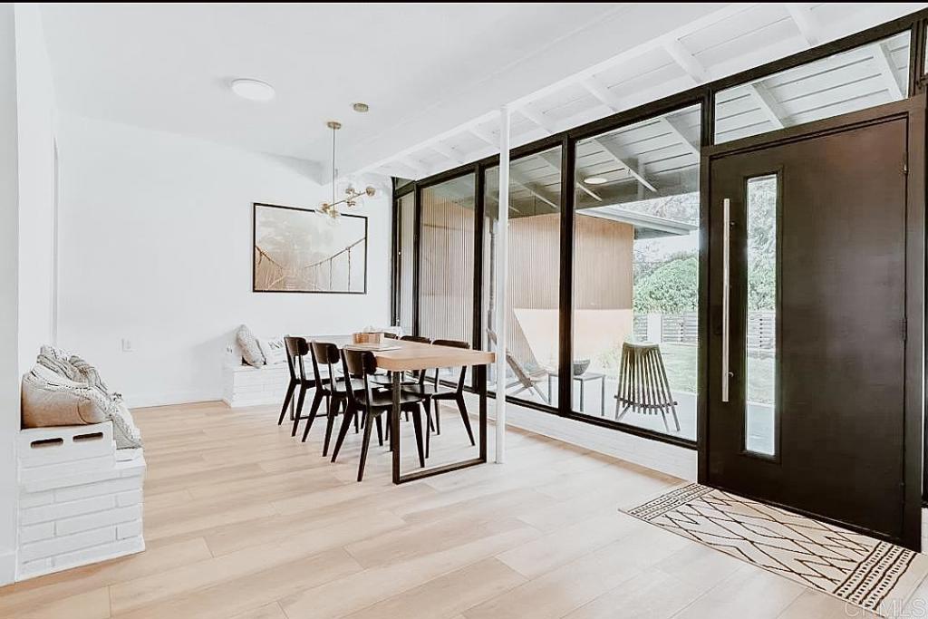 9678 Avenida San Timoteo