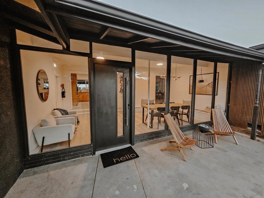 9678 Avenida San Timoteo