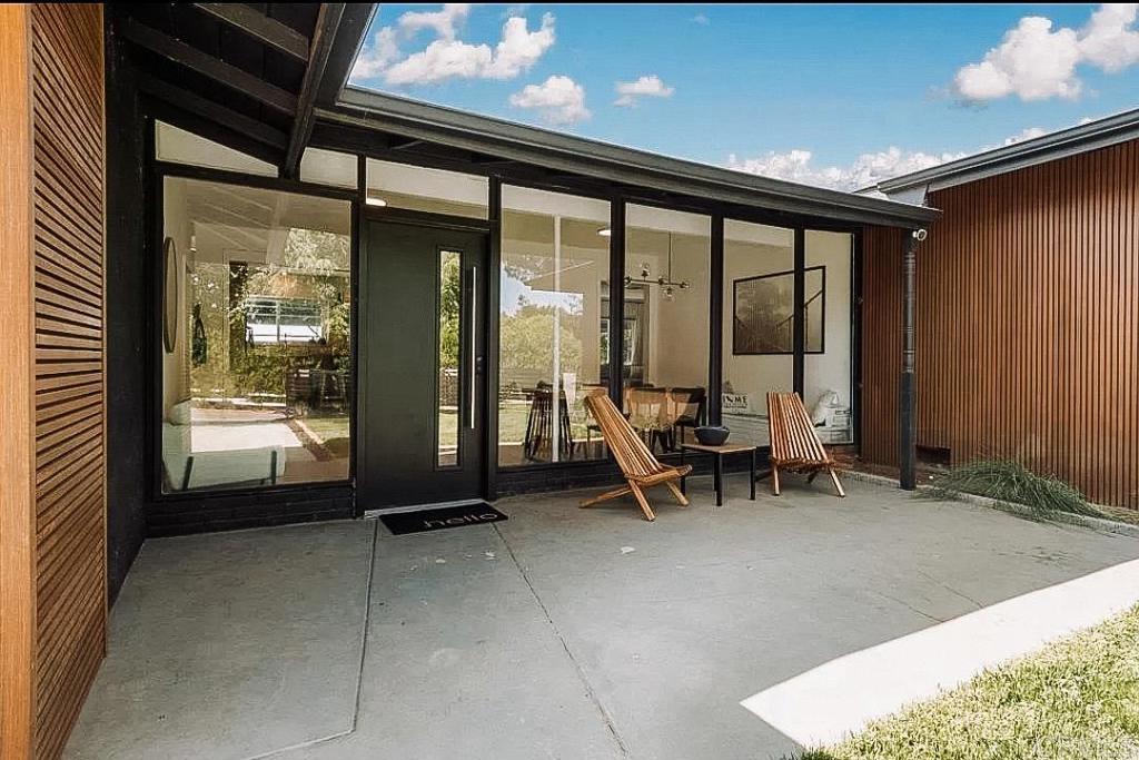 9678 Avenida San Timoteo