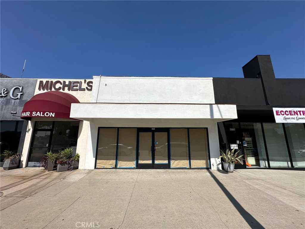 Perfect small retail or office space for an owner-user. Washington Blvd is a great commercial street that is filled with great small businesses. This is an opportunity for a small established local small business to own its own real estate instead of paying rent. SBA financing would make this a great opportunity to control your own property and buy an appreciating asset for the future with minimal down payment.