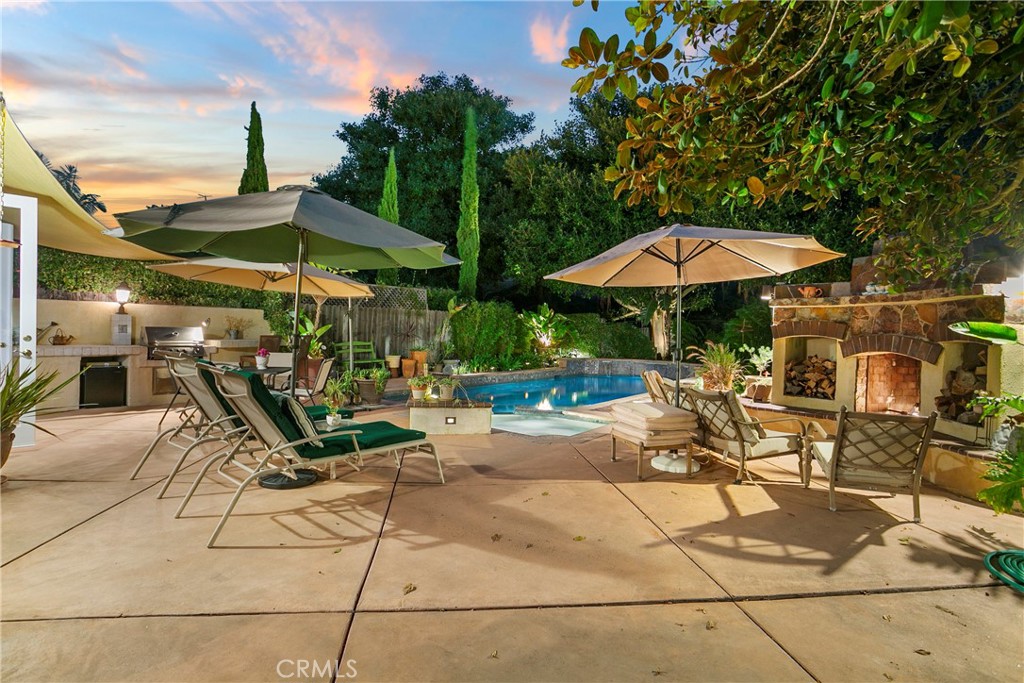18 Oakcliff Drive