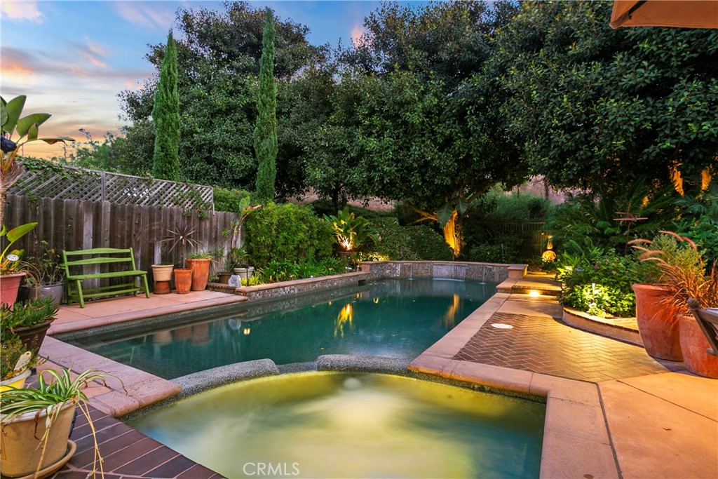 18 Oakcliff Drive