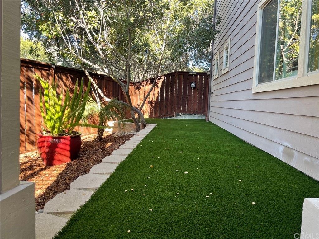 listing image 130726716134292395478
