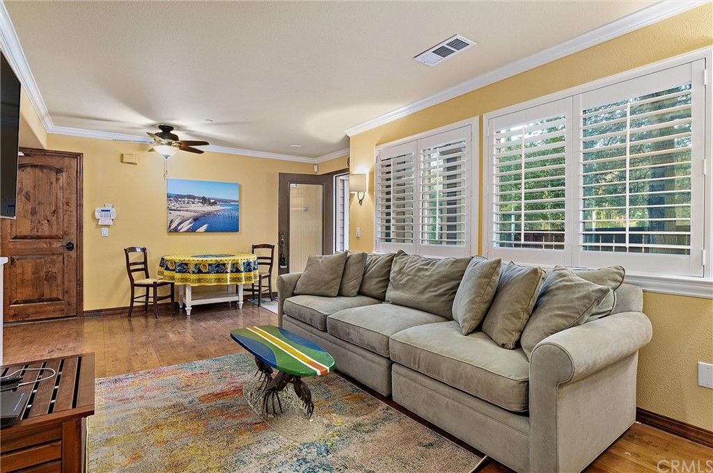 listing image 130727594873416264591