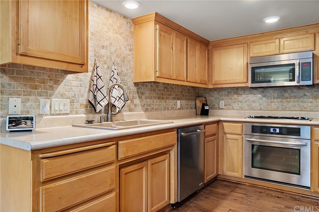listing image 130725709408044526738
