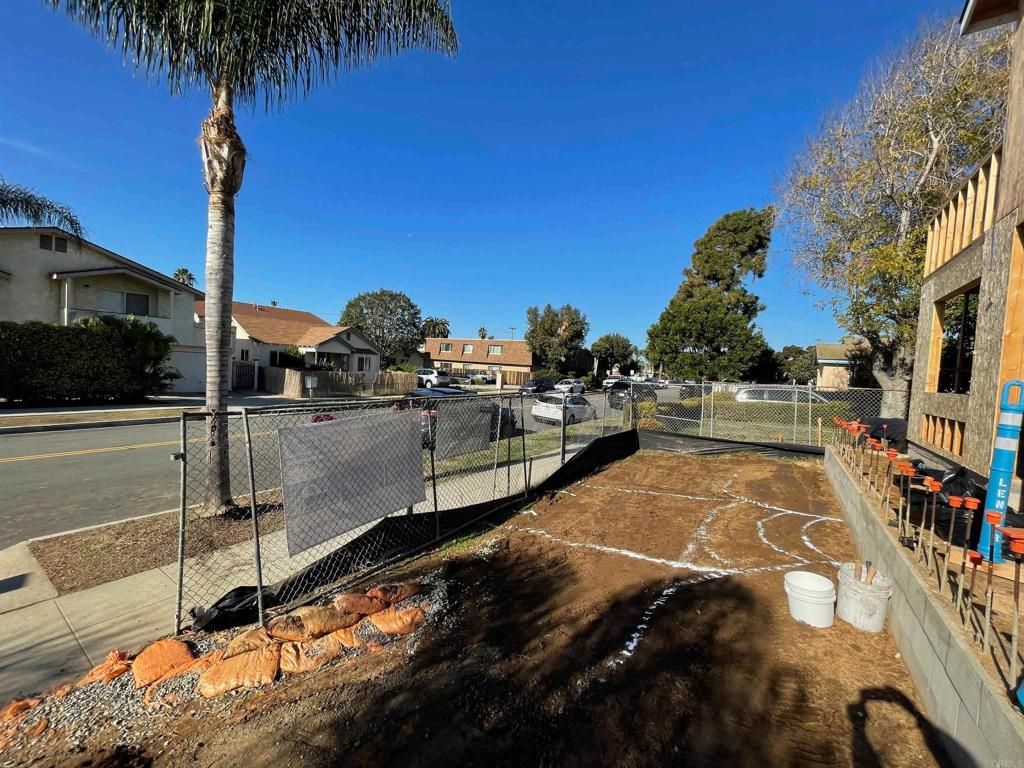 listing image 130724647782793412252
