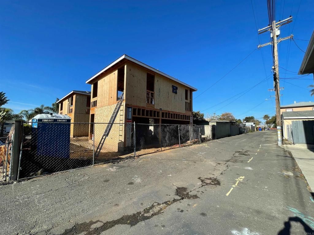 listing image 130725975750970228892