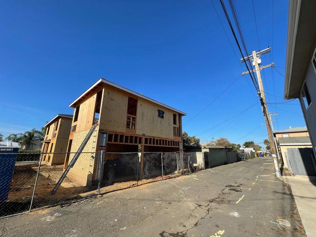 listing image 130725621314058674027