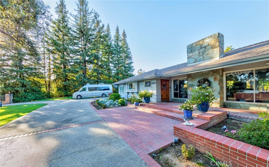 645 W Foothill Boulevard