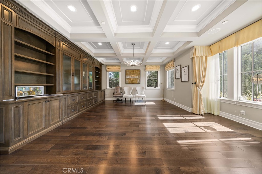 Properties 4 631 W Longden Avenue