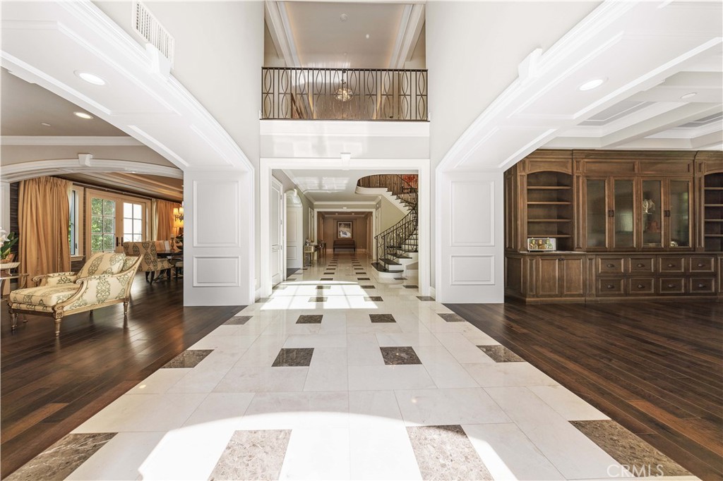 Properties 3 631 W Longden Avenue