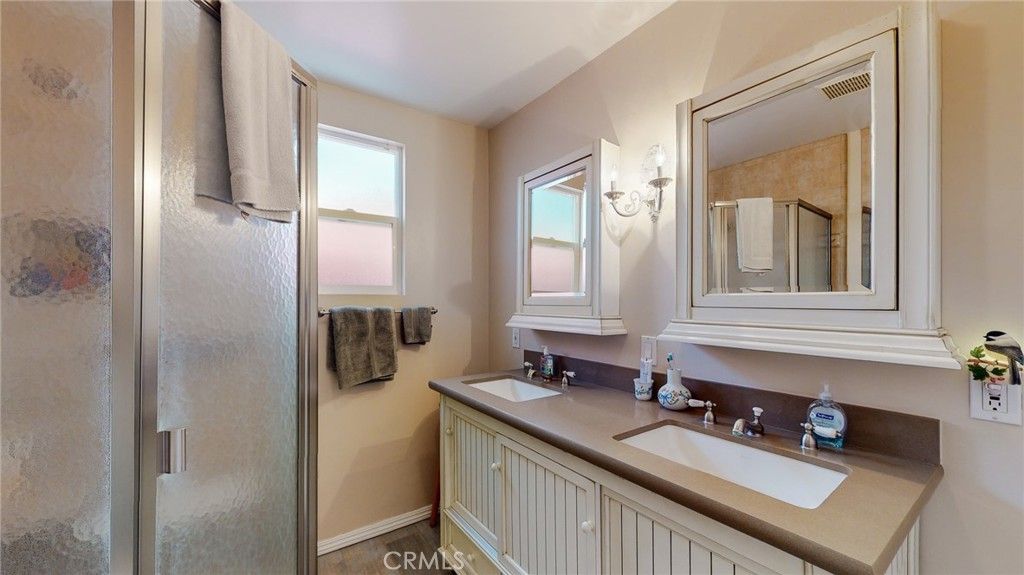 listing image 130727727463225861650