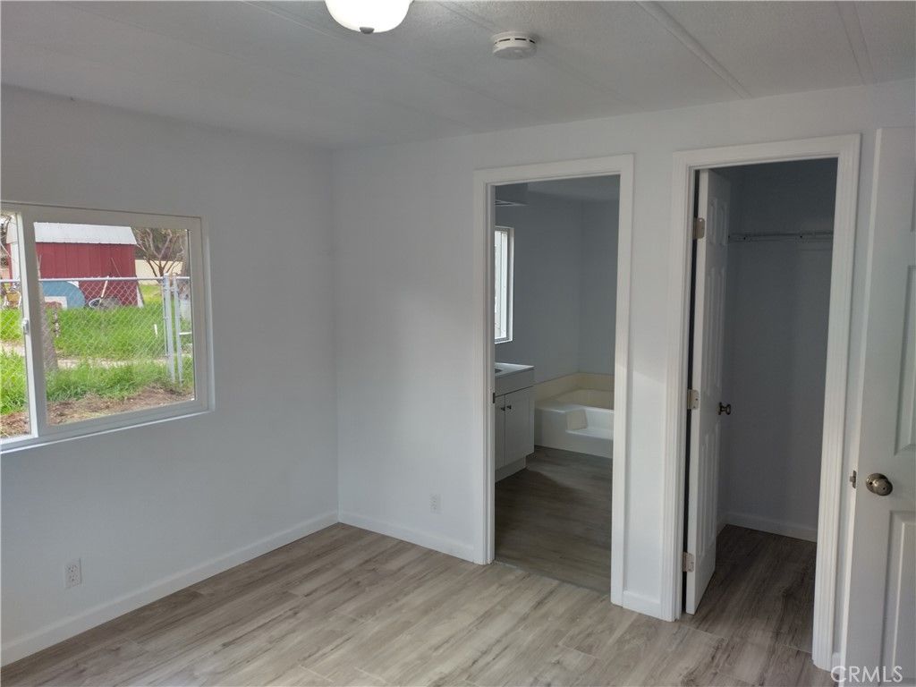 listing image 130728327538260402298