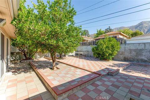 A home in La Crescenta