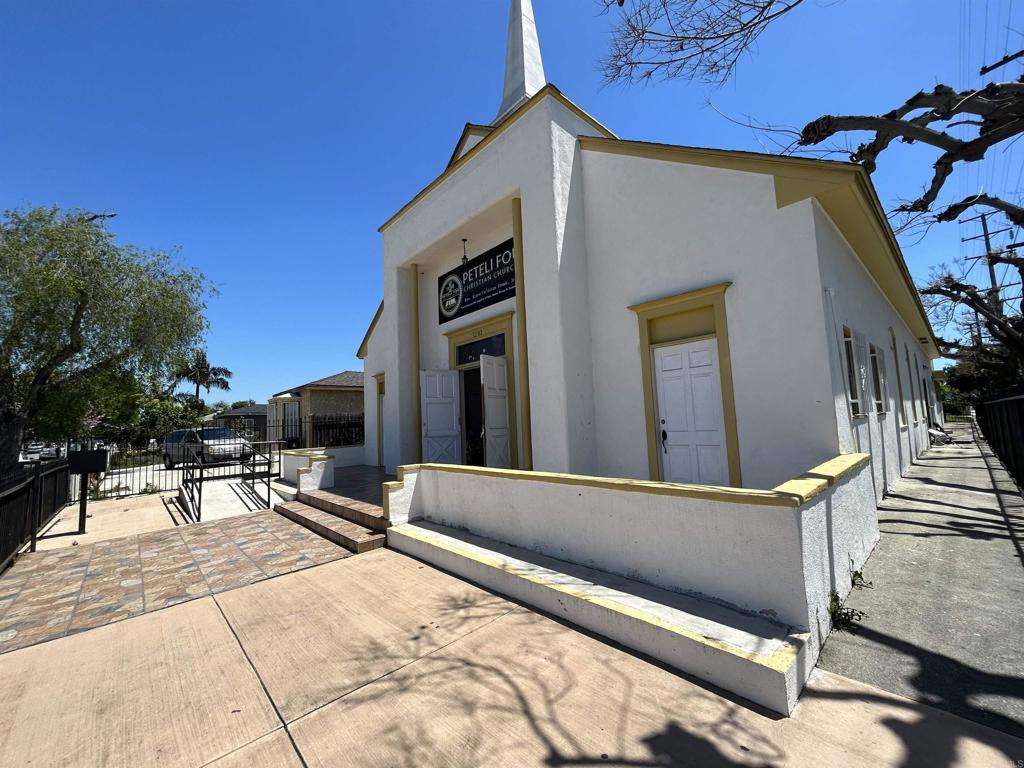 1202 e plymouth street