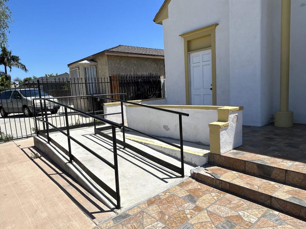 1202 e plymouth street