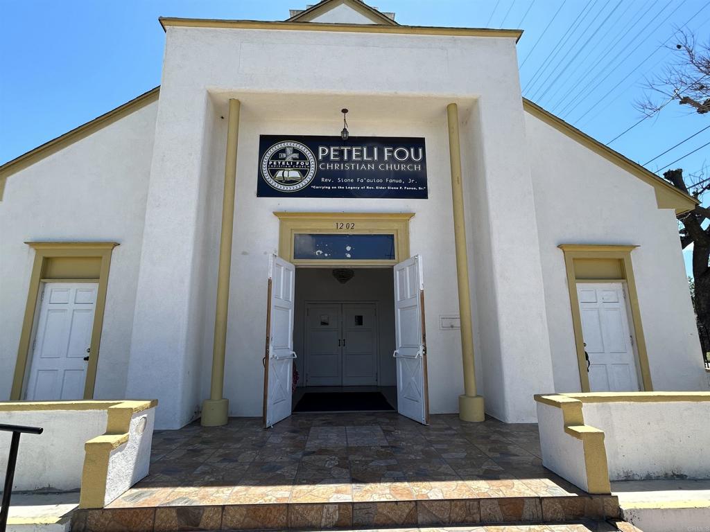 1202 e plymouth street