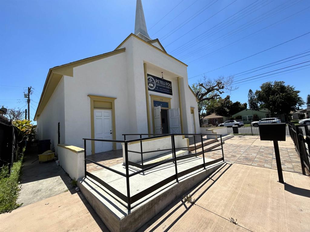 1202 e plymouth street