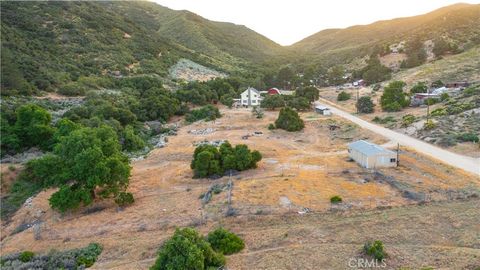 A home in Leona Valley