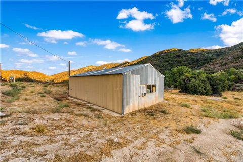 A home in Leona Valley