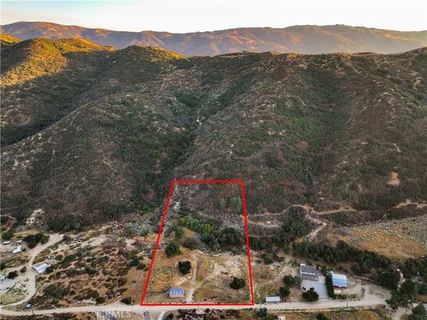 A home in Leona Valley