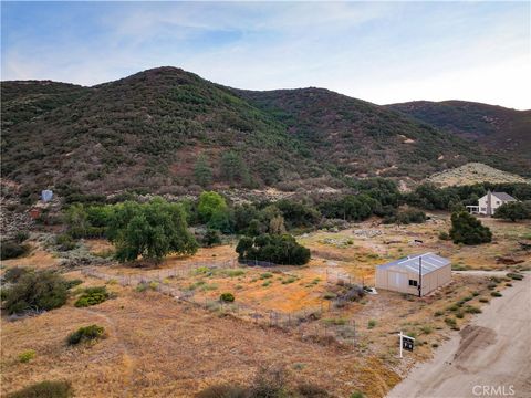 A home in Leona Valley